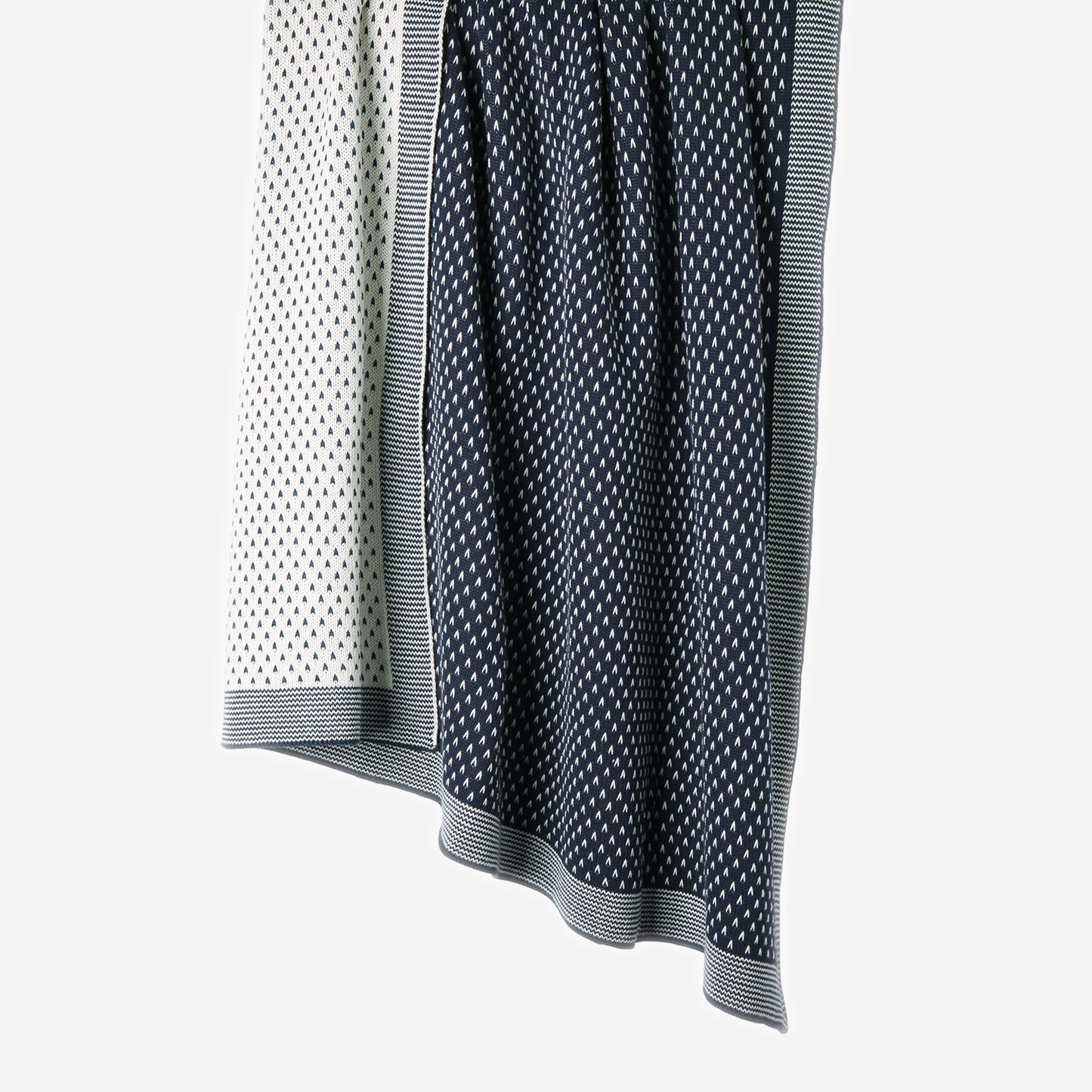 Hanging Arrow Heads 100% cotton knitted throw in Indigo / Ecru