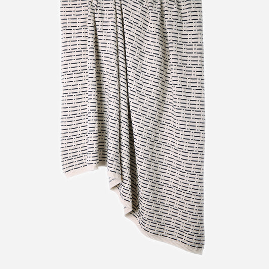 Hanging Interwoven 100% cotton knitted throw in Indigo / Ecru