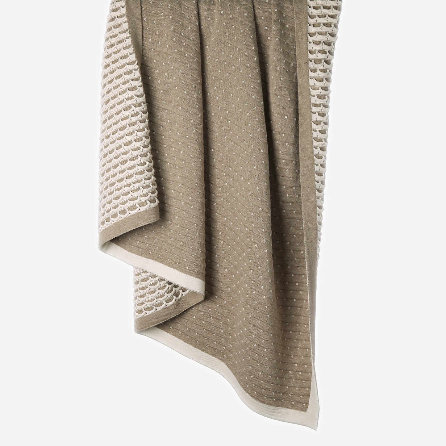Hanging Scallops 100% cotton knitted throw in Natural Melange / Ecru showing reversible sides